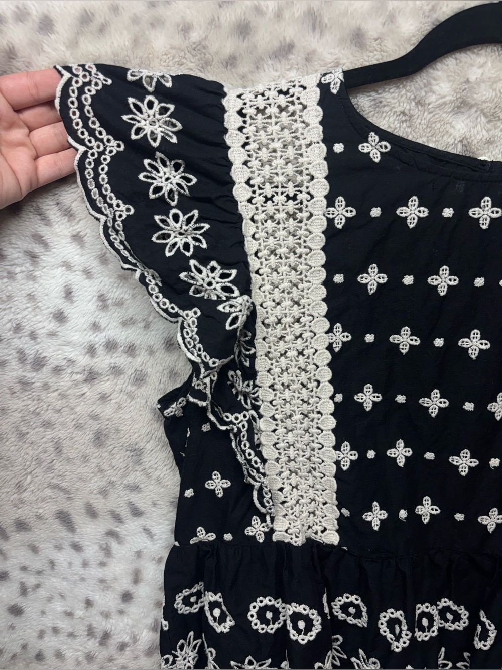 JENNIFER & GRACE FLUTTER SLEEVE PEPLUM STYLE EYELET TOP - Picture 4 of 4